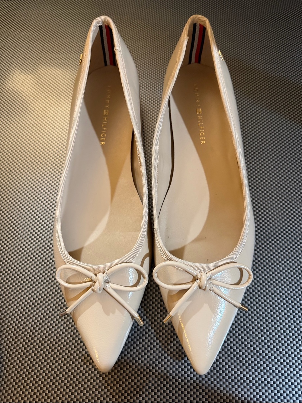 NWOT Tommy Hilfiger Women's Cream Patent Pointed-Toe Ballet Flats